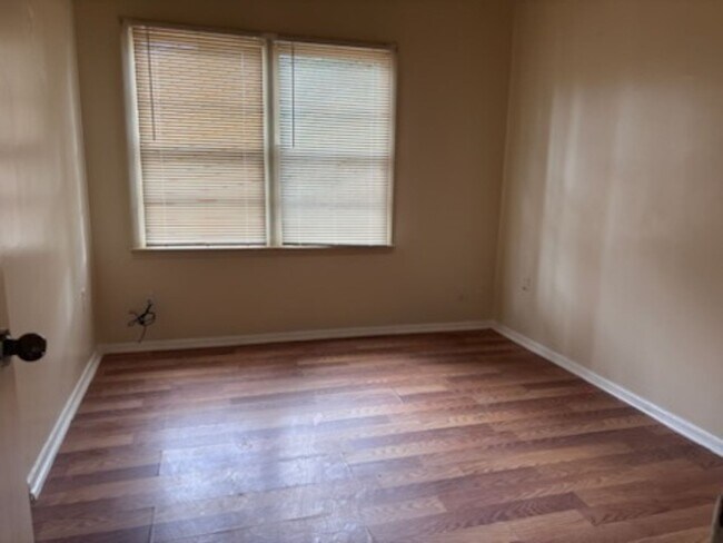 Building Photo - 3359 Suncrest Dr