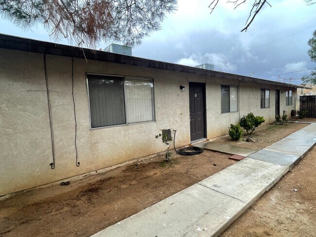 Building Photo - APPLE VALLEY- REFURBISHED 2 BEDROOM , 2 BATHROOM APARTMENT