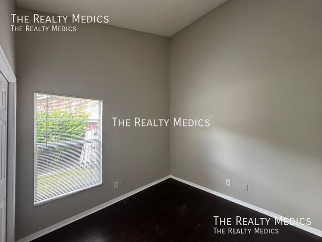 Building Photo - 1004 N Magee Creek Ct