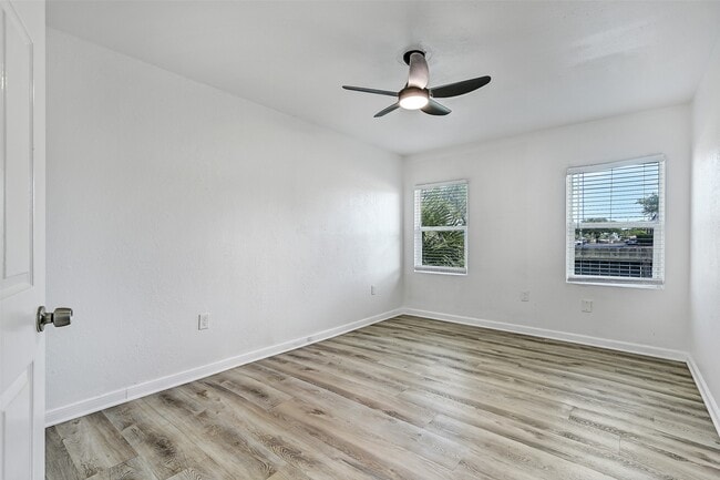 Building Photo - 2328 Wimcrest St