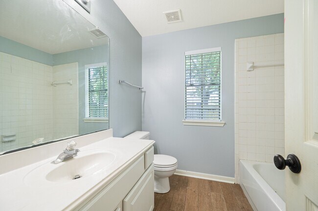 Building Photo - 5827 Willow Park Dr