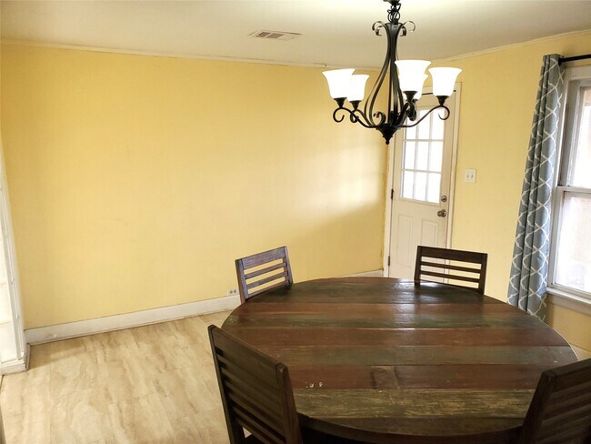 Building Photo - 2116 Grover Ave