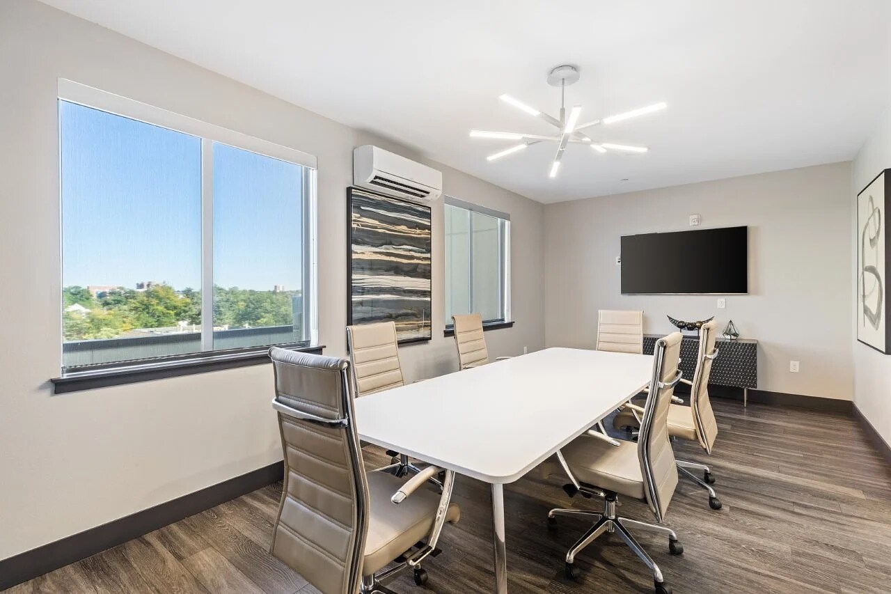 Building Photo - 2900 E 16th Ave