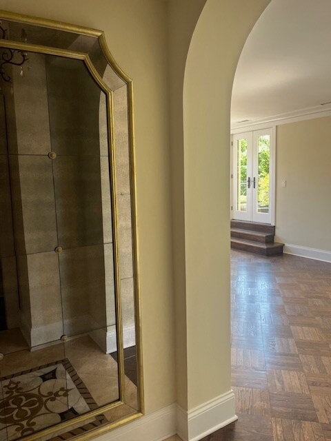 Entryway - 2000 N Lincoln Park W