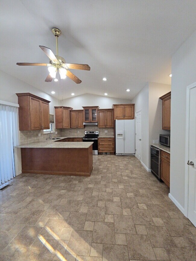 Building Photo - 4 Edam Ct