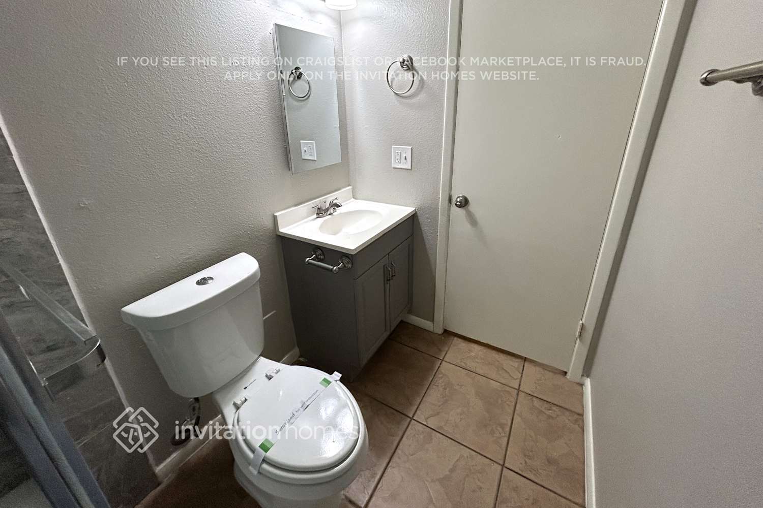 Building Photo - 5552 W Carol Ave