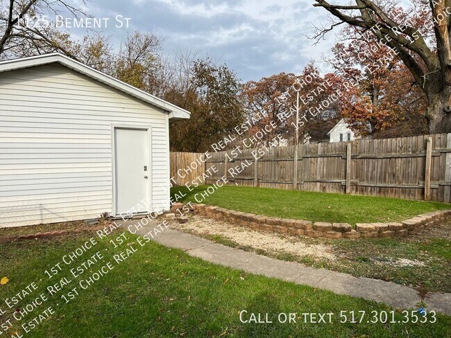 Building Photo - 1125 Bement St