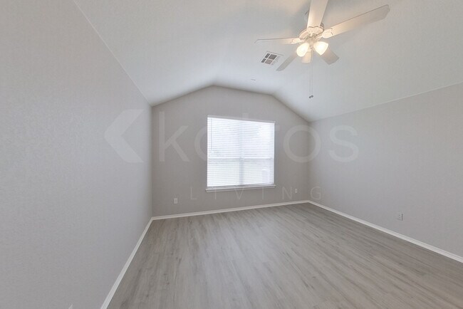 Building Photo - 113 Great Oaks Dr