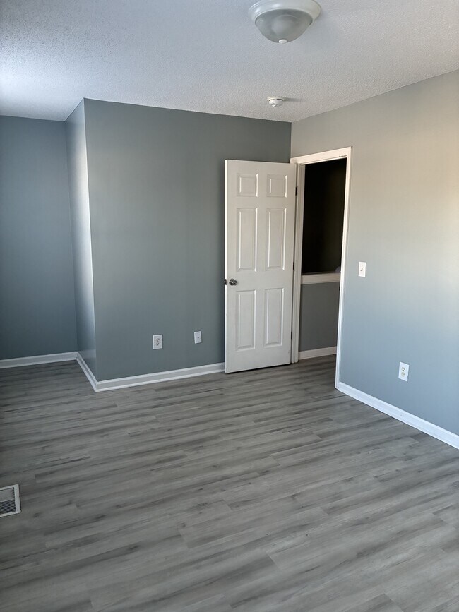 Building Photo - 112 Concord Dr