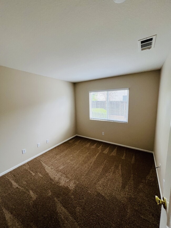 Building Photo - 31182 Amsterdam Rd