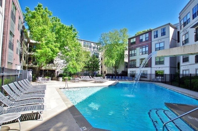 Building Photo - 400 Village Pkwy