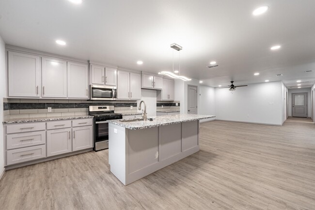 Building Photo - 5612 Kemper St