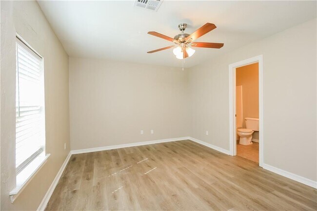 Building Photo - 916 NW 109th St