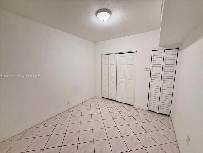 Building Photo - 3331 NW 18th Terrace