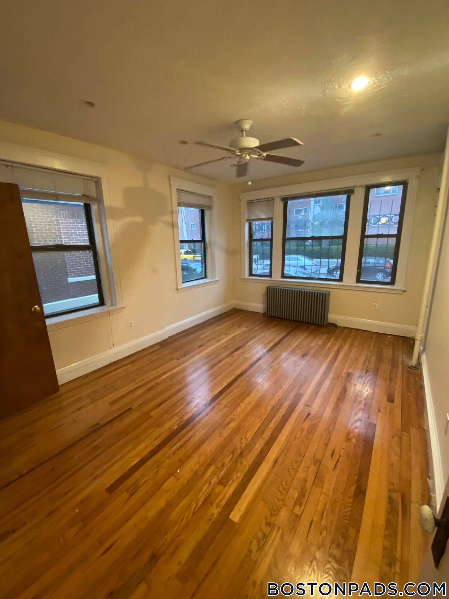 Building Photo - 240 Kelton St
