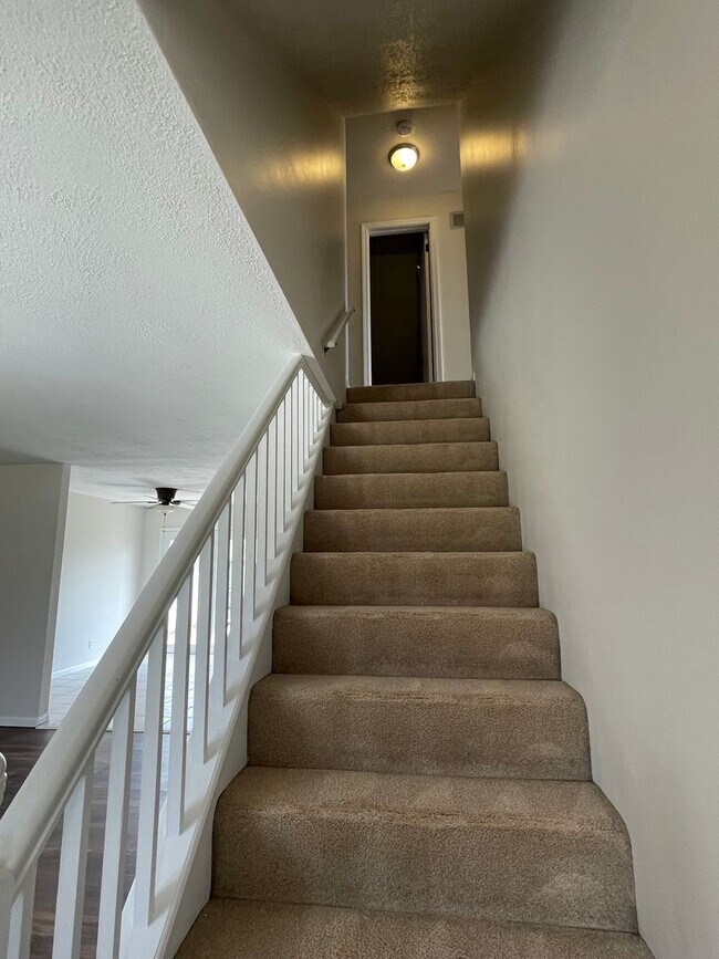 Building Photo - GREAT FAMILY HOME! FULLY FENCED YARD!