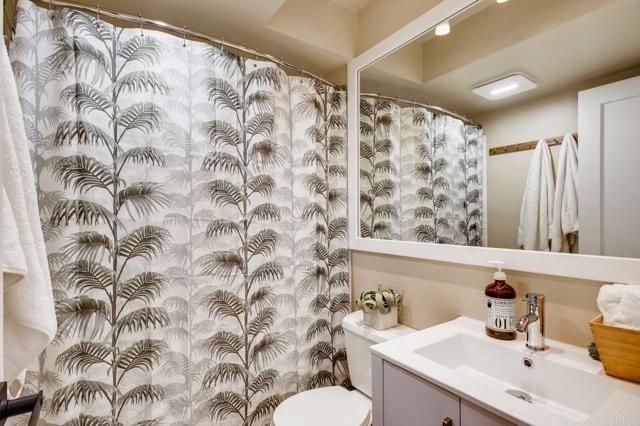 Building Photo - 536 Via De La Valle