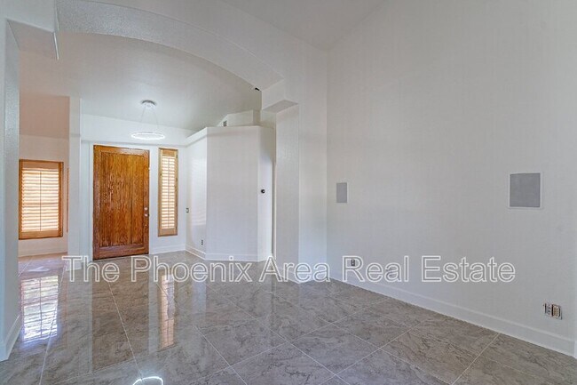 Building Photo - 4663 S Oleander Dr