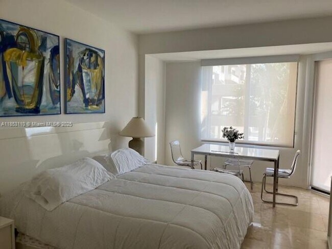 Building Photo - 20191 E Country Club Dr