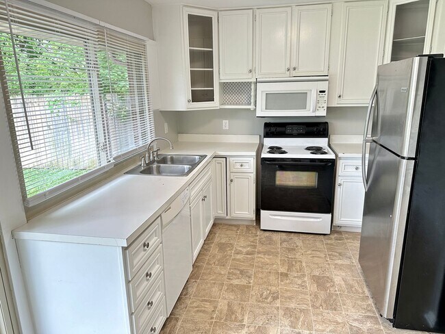 Building Photo - 130 Timberwood Ln