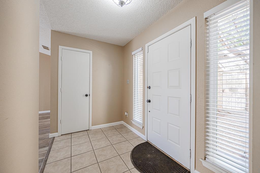 Building Photo - 105 Quail Run