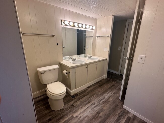 Building Photo - 104 1st Ave SW