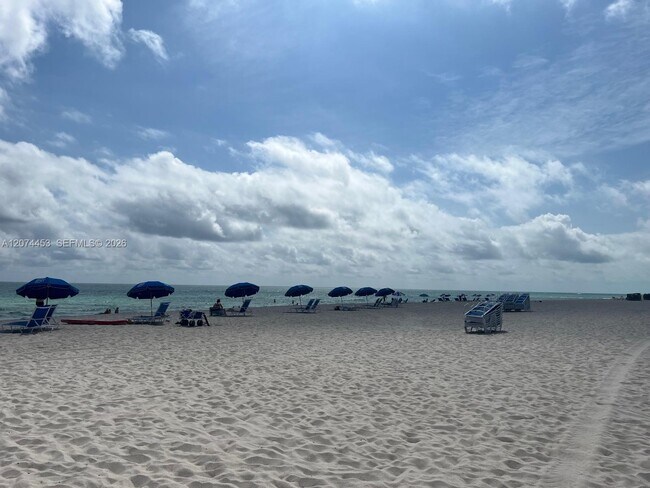 Building Photo - 6039 Collins Ave