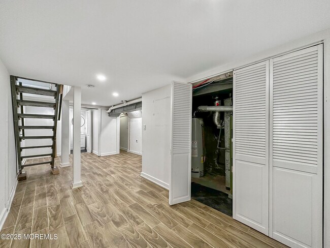 Building Photo - 543 Springdale Ave