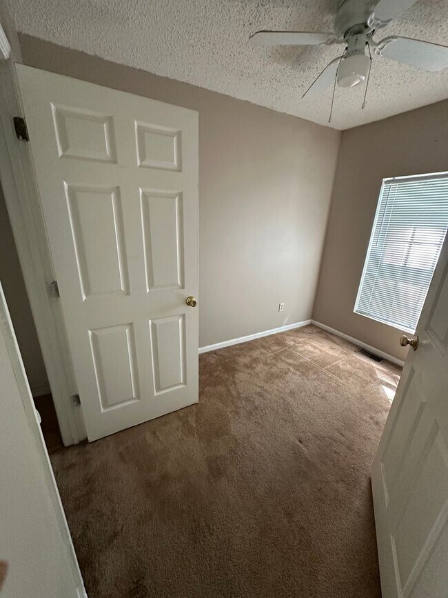 Building Photo - 115 Pindal Rd