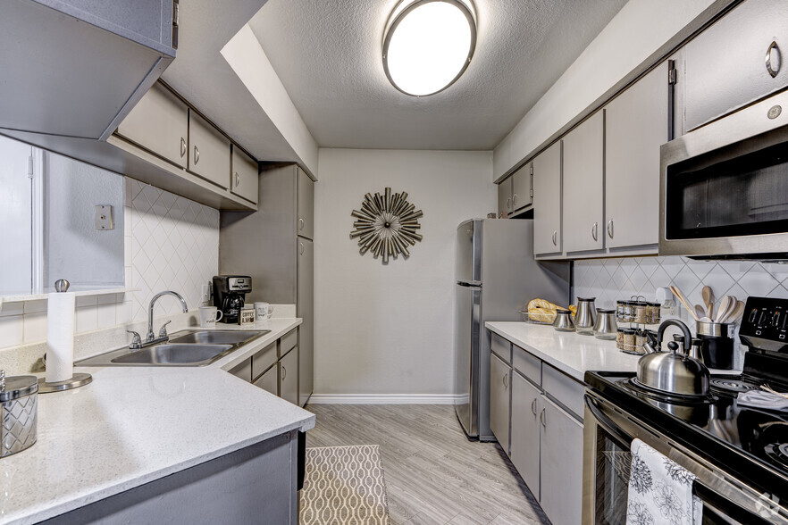 1BR, 1BA - 583SF - Stonecreek Apartments