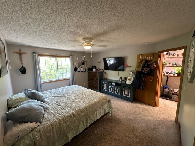 Building Photo - 3639 Vermilion Ct N