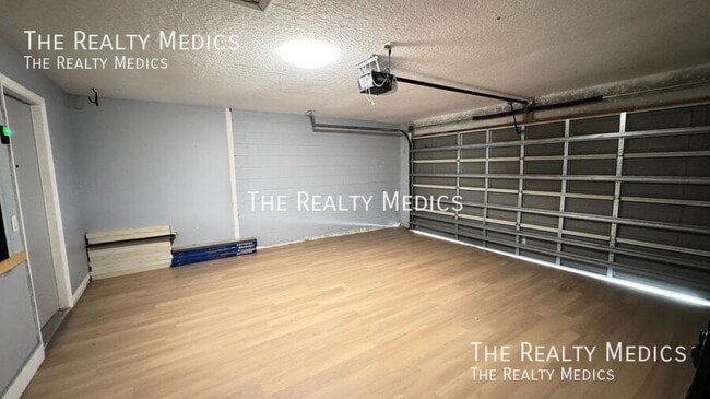 Building Photo - 1040 Elderberry Dr