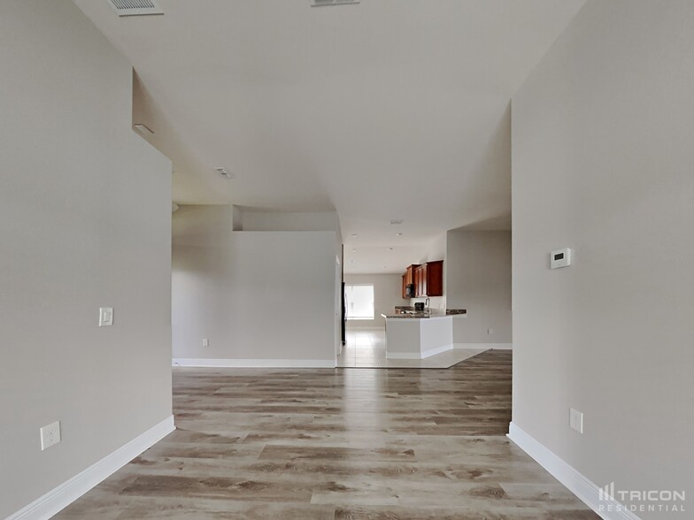 Building Photo - 387 Buchannan Dr