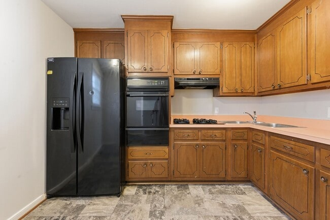 Building Photo - Charming 2-Bedroom Home with Hardwood Floors in North Highland Park