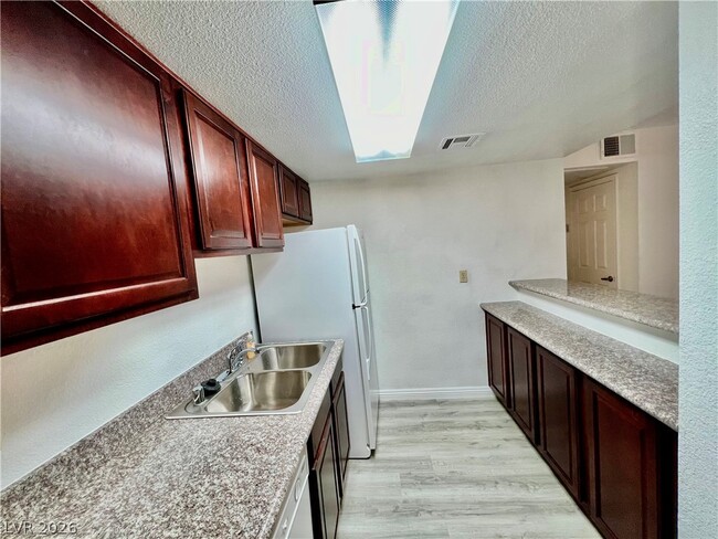 Building Photo - 4380 Sandy River Dr