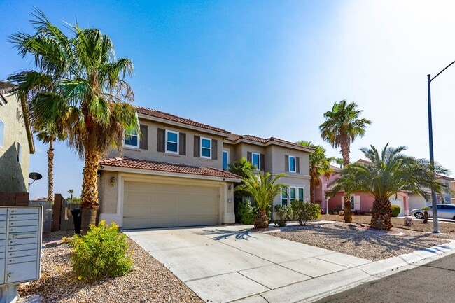 Building Photo - West Vegas Pool Home With First Floor Bed ...