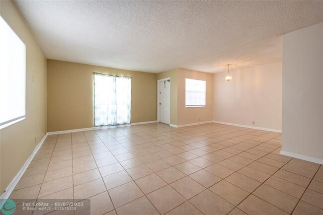 Building Photo - 930 Mandarin Isle