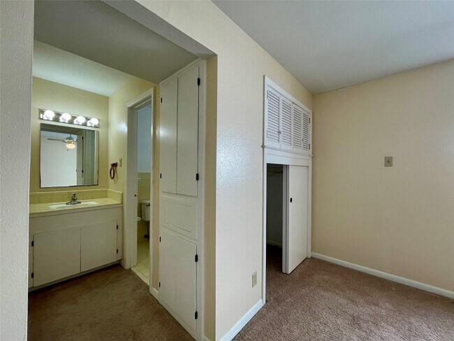 Building Photo - 3420 Mt Vernon St