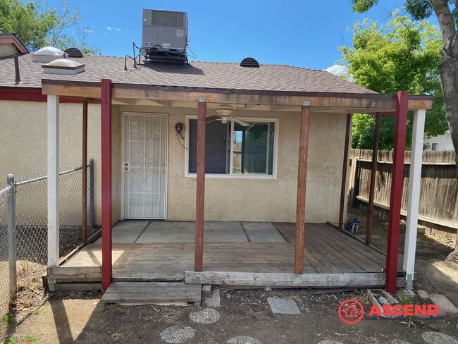 Building Photo - Beautiful 3 Bedroom Home Located in the So...