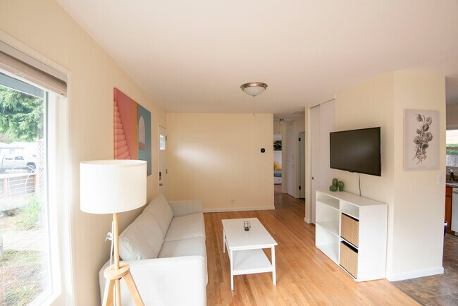 Living Room - 9224 N Tyler Ave