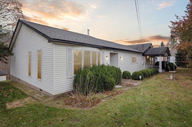 Primary Photo - 5695 Hinkley Rd