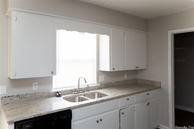 Building Photo - 318 1/2 E Lee Ave