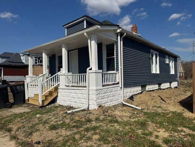 Building Photo - Fully Updated 3 Bedroom - 1 bathroom - $1,295