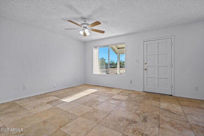 Building Photo - 2346 E Shaw Butte Dr