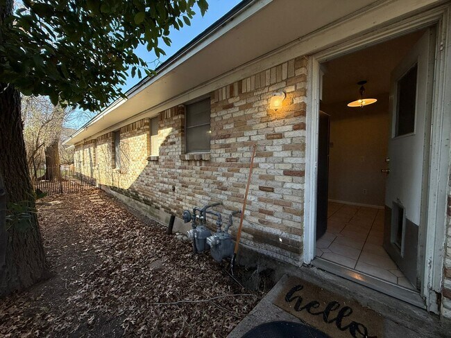 Building Photo - 1139-1139 Haines Ave