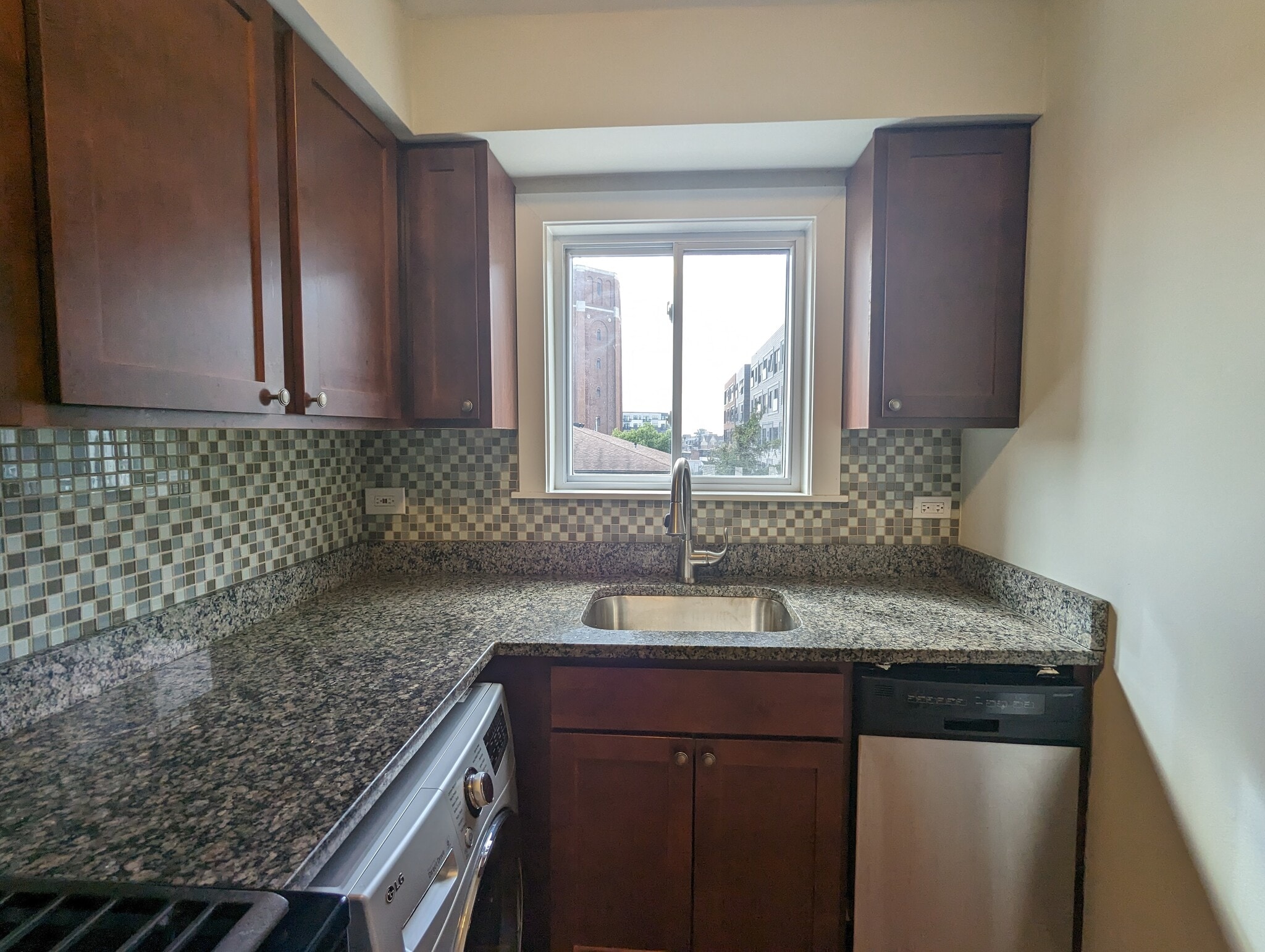 Building Photo - 696 Elm Pl