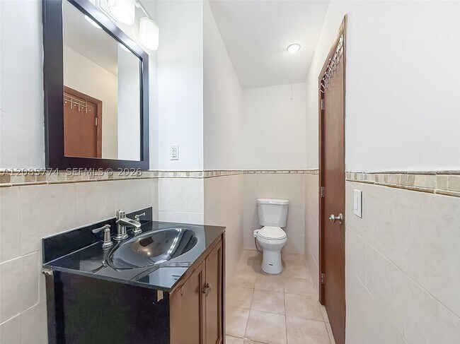 Building Photo - 3128 Coconut Grove Dr