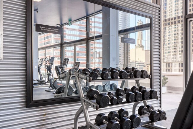 Building Photo - 612 Flower St