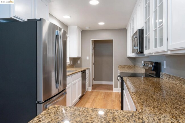 Building Photo - 23965 Mayville Dr