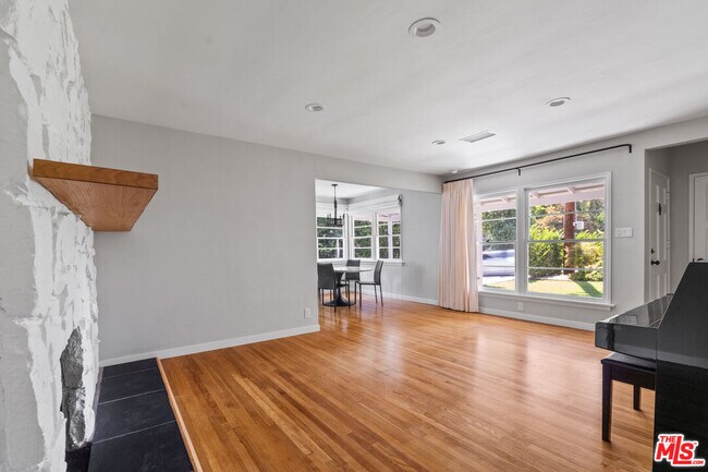 Building Photo - 4824 La Canada Blvd